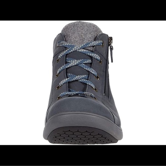 Aravon Women's Rev Stridarc Waterproof Low Boots - Picture 6 of 11